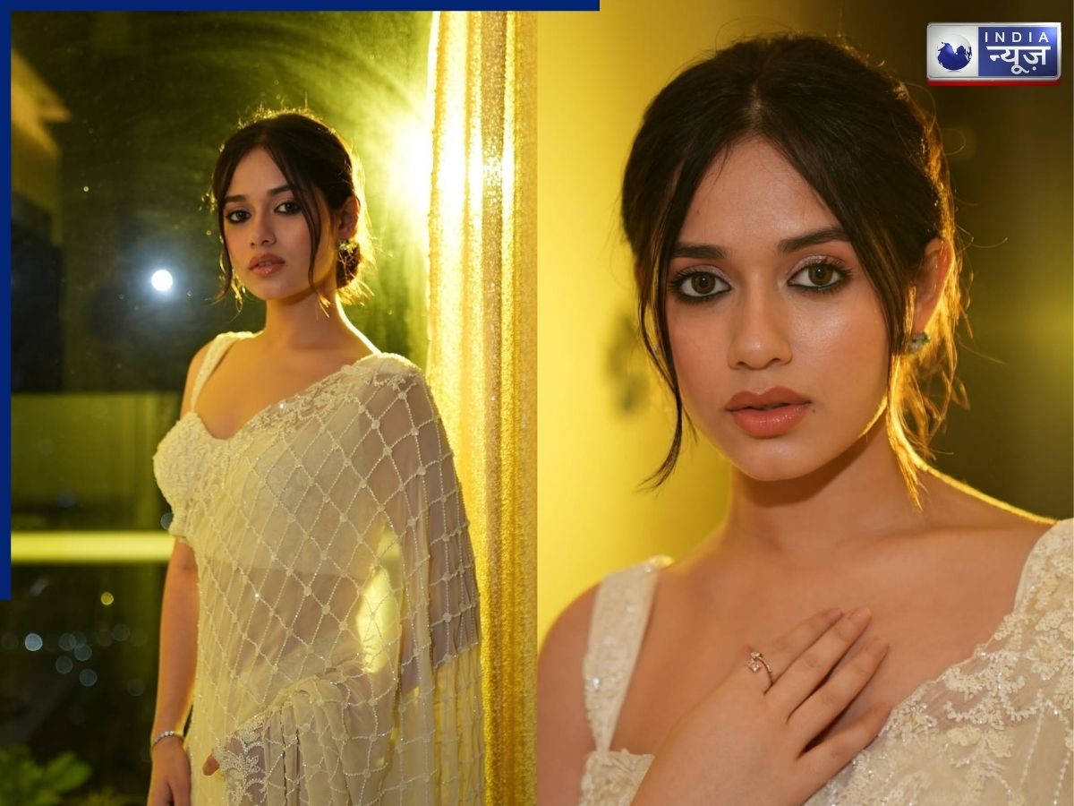 Jannat Zubair's Off-White Saree Look - Photo Gallery