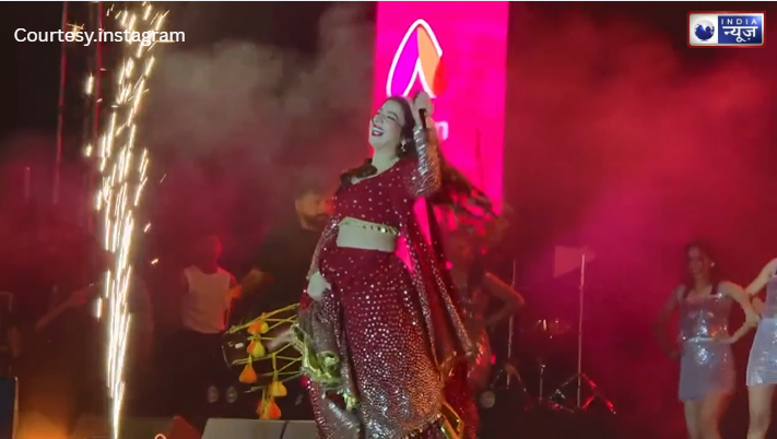 लाल लहंगे में Jasmine का ‘जहर’ लाइव कॉन्सर्ट में अपनी आवाज से उठाया ‘धुआं’, स्टेज पर दिखा ‘गुलाबी क्वीन’ का पावर!