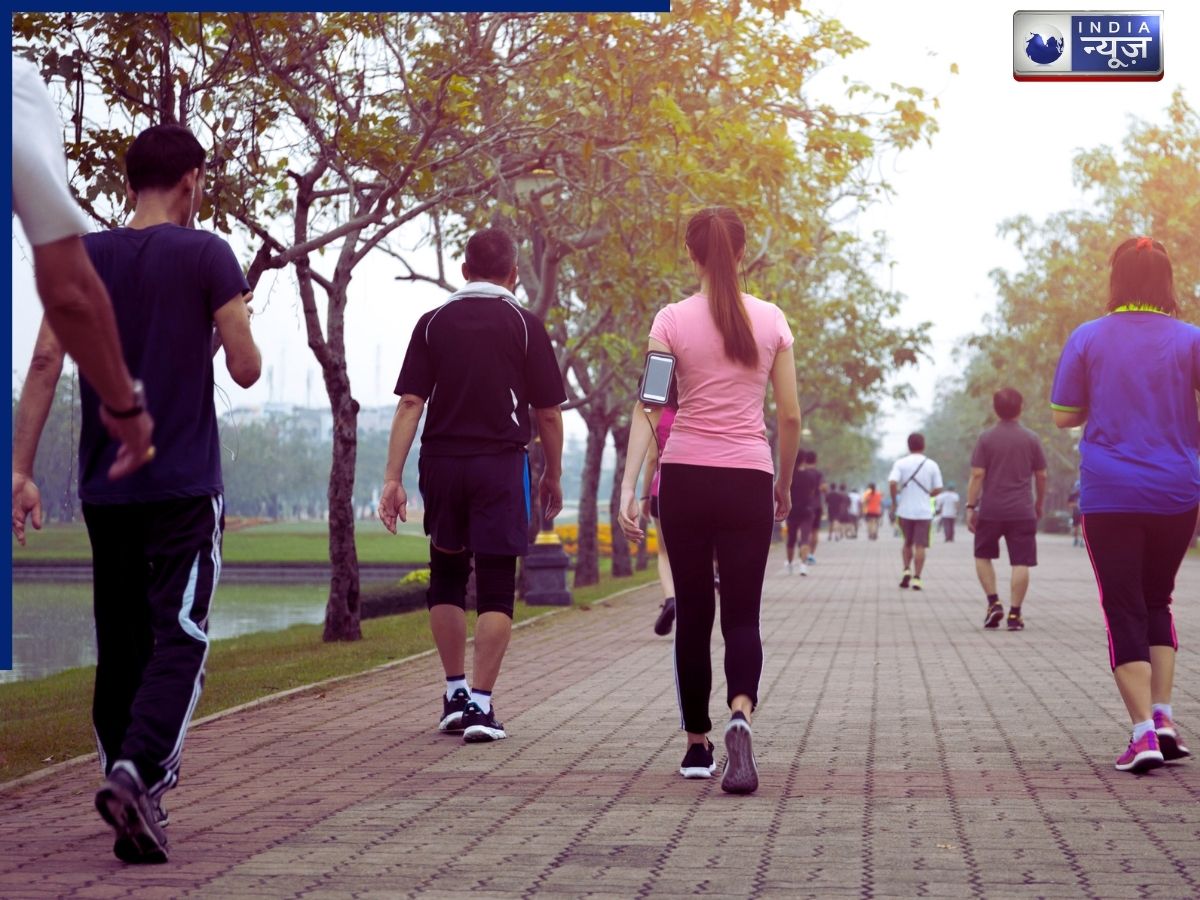 Walking for Fitness: फिट और हेल्दी रहने के लिए केवल वॉक करना ही काफी है? क्या कहते हैं एक्सपर्ट्स?