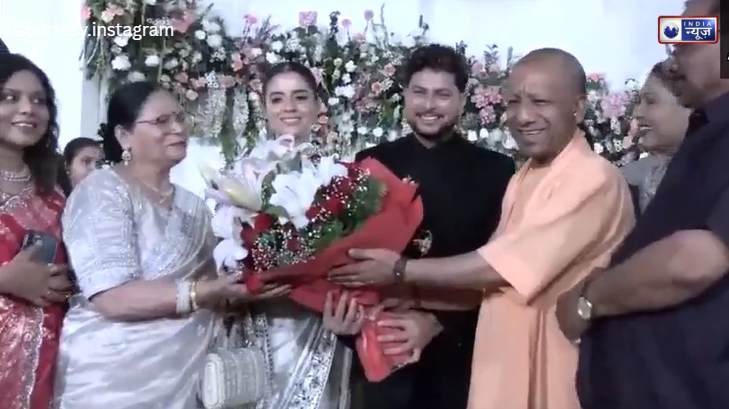 कुलदीप यादव ने फेंकी ‘पर्सनल’ गुगली, विंटेज कार में एंट्री और योगी आदित्यनाथ के पैर छूकर लूटी महफिल, रिसेप्शन में दिखे शाही ठाट!