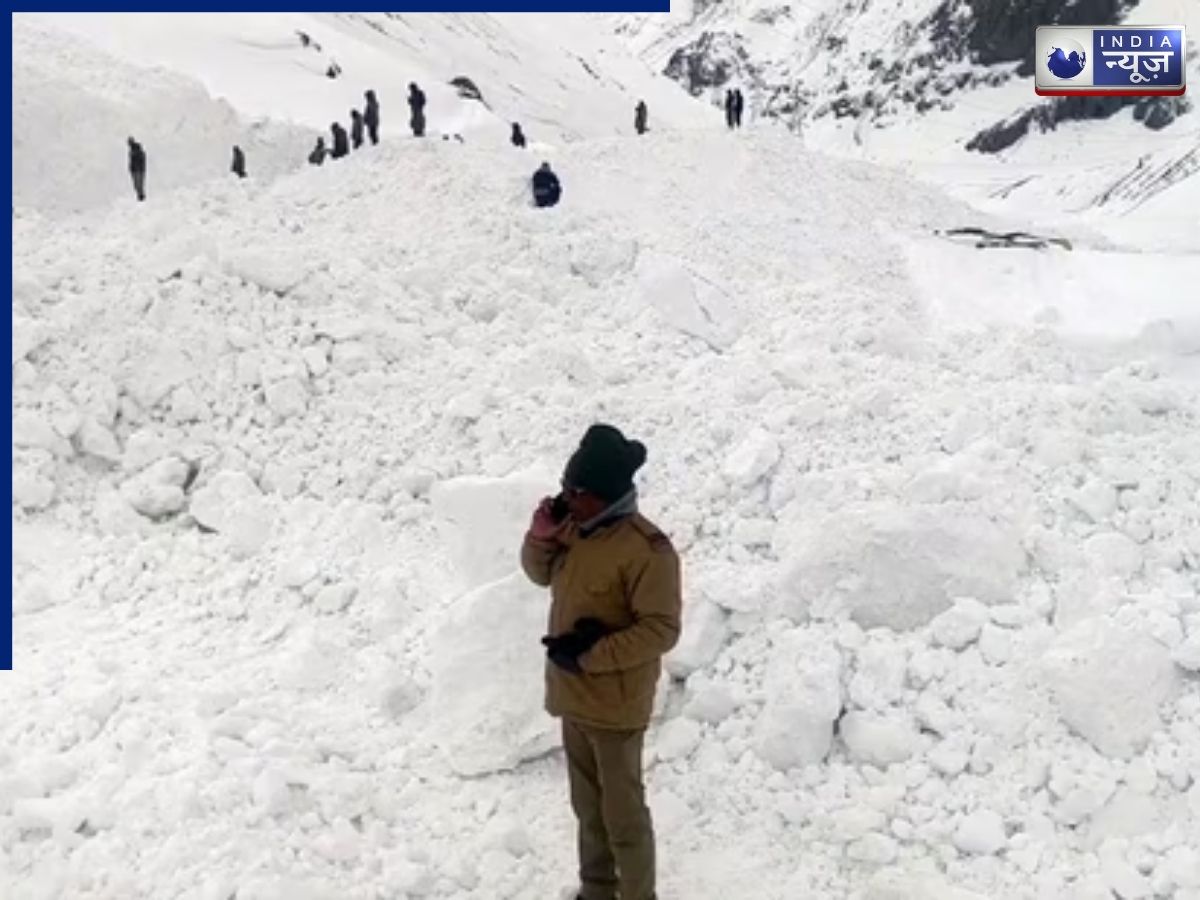 Ladakh Avalanche: लद्दाख में भारी हिमस्खलन, 7 की मौत और 5 लोग हुए घायल; कई वाहन धंसे