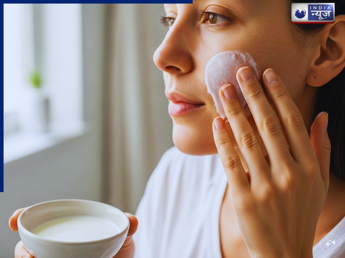 Raw Milk Skin Care: कच्चे दूध से पाएं नेचुरल ग्लो, स्किन के लिए बढ़िया है यह घरेलू उपाय!
