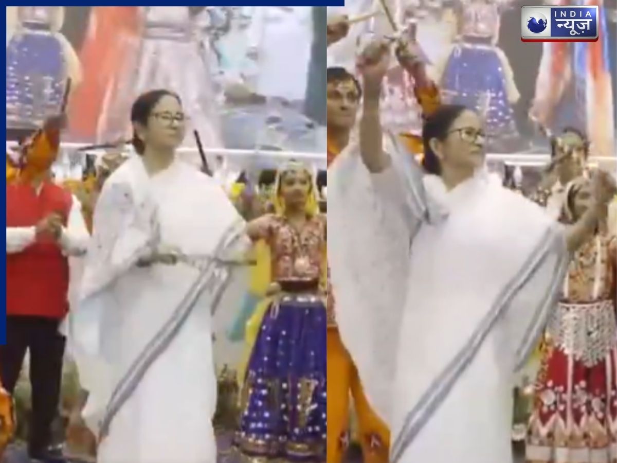 कोलकाता में होली मिलन समारोह, सीएम ममता बनर्जी ने महिलाओं के साथ जमकर खेला डांडिया, देखें वीडियो