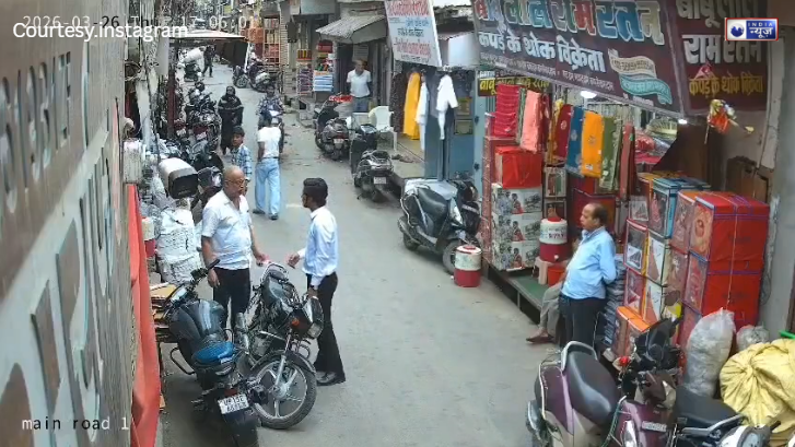 मेरठ के सर्राफा बाजार में ‘गुंडागर्दी’, बाइक खड़ी करने पर वकील को सड़क पर बेरहमी से पीटा, CCTV में कैद हुई दरिंदगी!