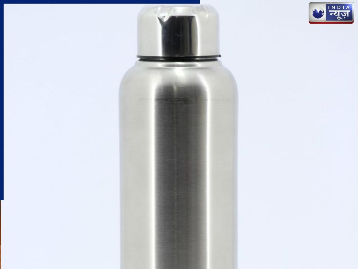 क्या आपकी स्टील की पानी की बोतल बदल रही है पानी का स्वाद? समझिए मेटल जैसा टेस्ट आने का कारण