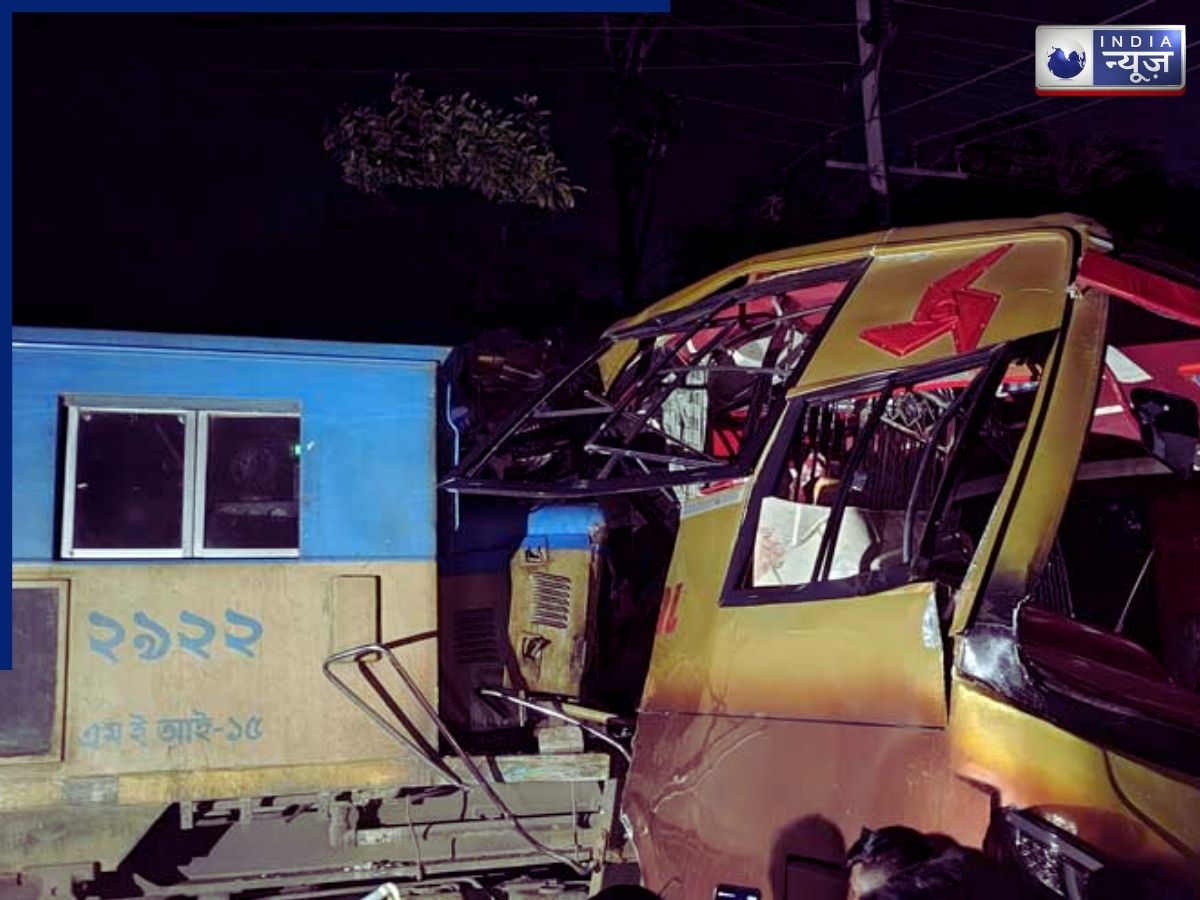 Bangladesh Train Accident: बांग्लादेश के कोमिला में दर्दनाक हादसा, ट्रेन ने बस को टक्कर मारी, 7 लोगों की मौत
