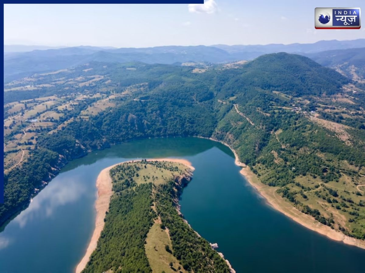 What is the science behind the Narmada River flowing in the opposite direction? - Photo Gallery