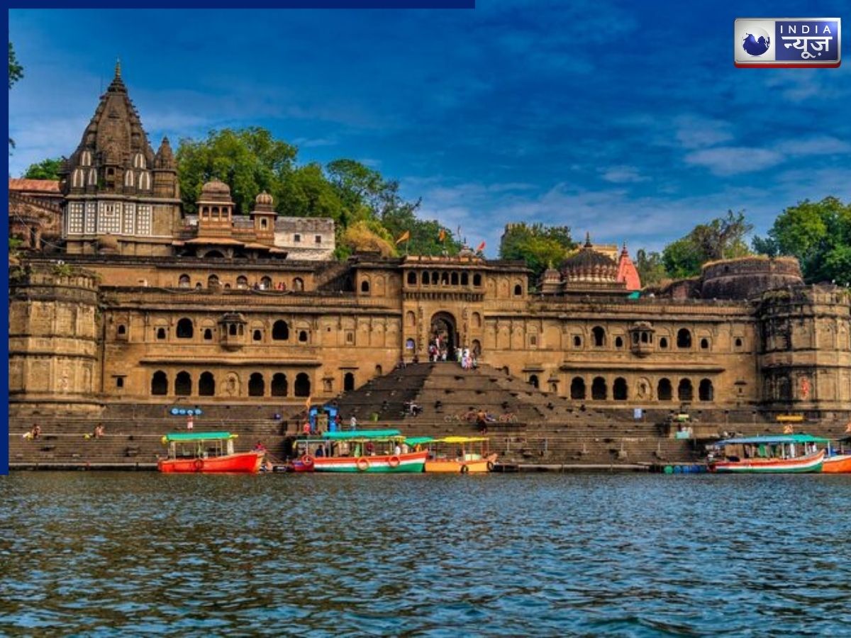 A popular tourist destination situated on the banks of the Narmada River. - Photo Gallery