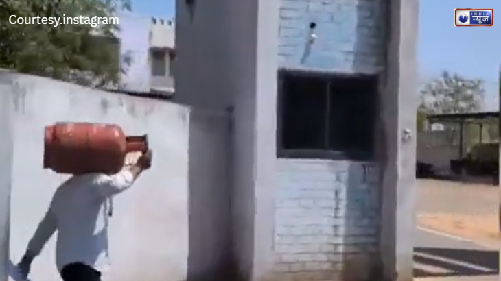 निवाड़ी में सिलेंडर ना मिलने पर युवक पहुंचा DM ऑफिस, कंधे पर खाली टंकी देख उड़े अधिकारियों के होश!