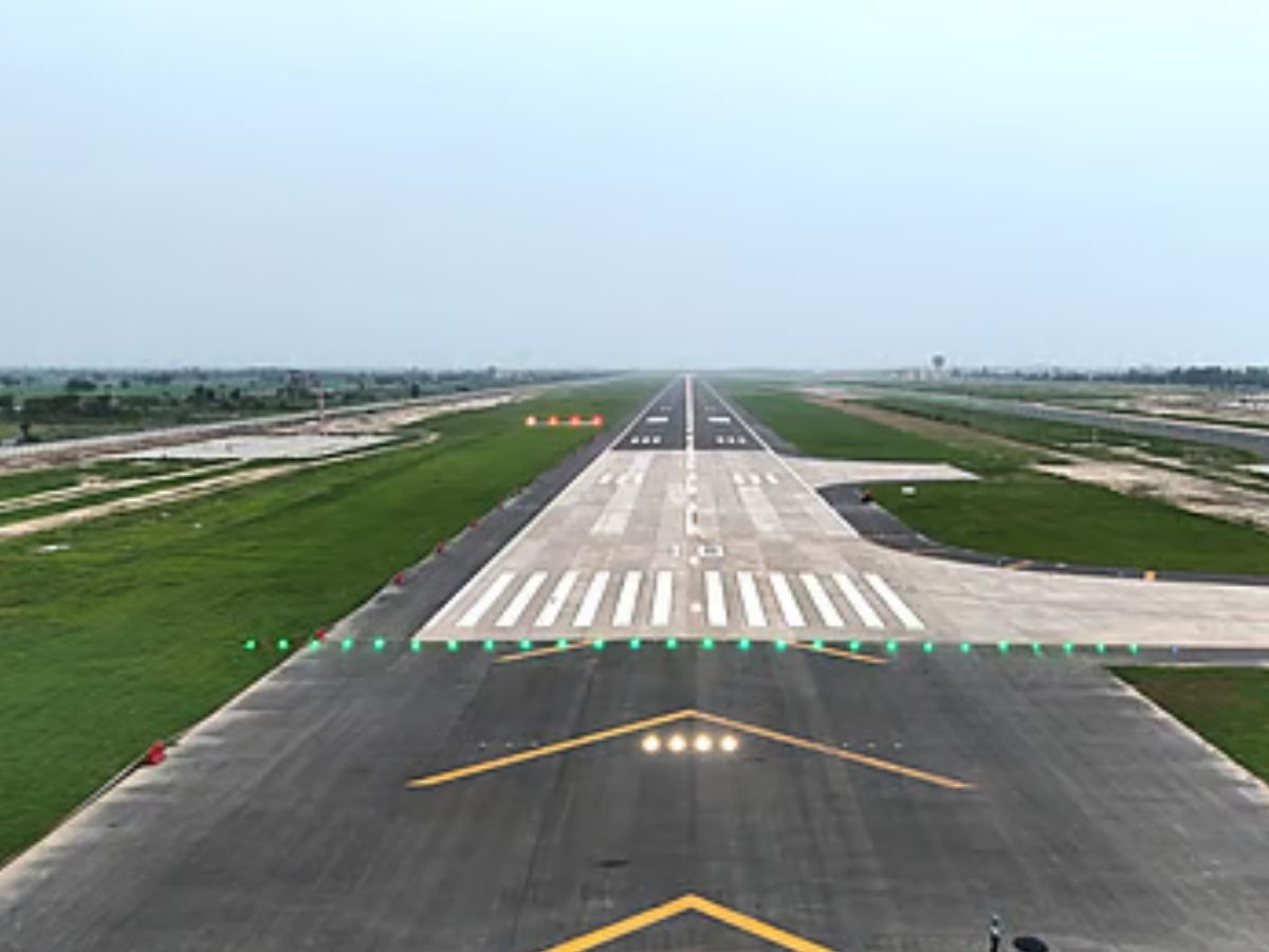 airport runway - Photo Gallery