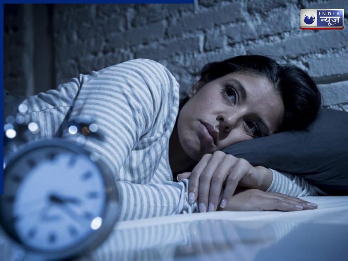 Sleep Disorder: स्लीपिंग डिसऑर्डर का संकेत? नींद में बात करना और चलना, कब लें डॉक्टर की सलाह