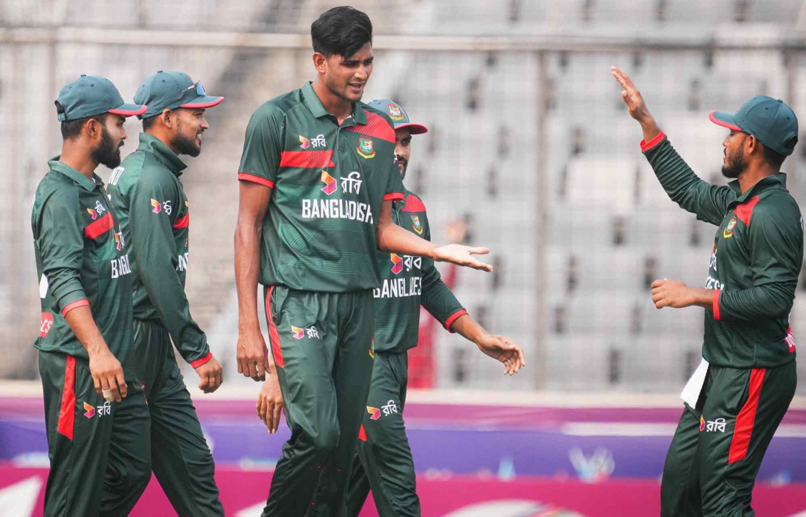 PAK vs BAN: पाकिस्तान का घटिया प्रदर्शन जारी, वनडे में 114 पर ऑलआउट, बांग्लादेश ने बुरी तरह रौंदा