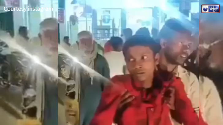 बाप की लाचारी और अधूरे टीके ने मासूम को बनाया ‘जानवर’, तड़पते बच्चे की आवाज़ सुनकर कांप उठेगी रूह, देखें वीडियो! - Photo Gallery