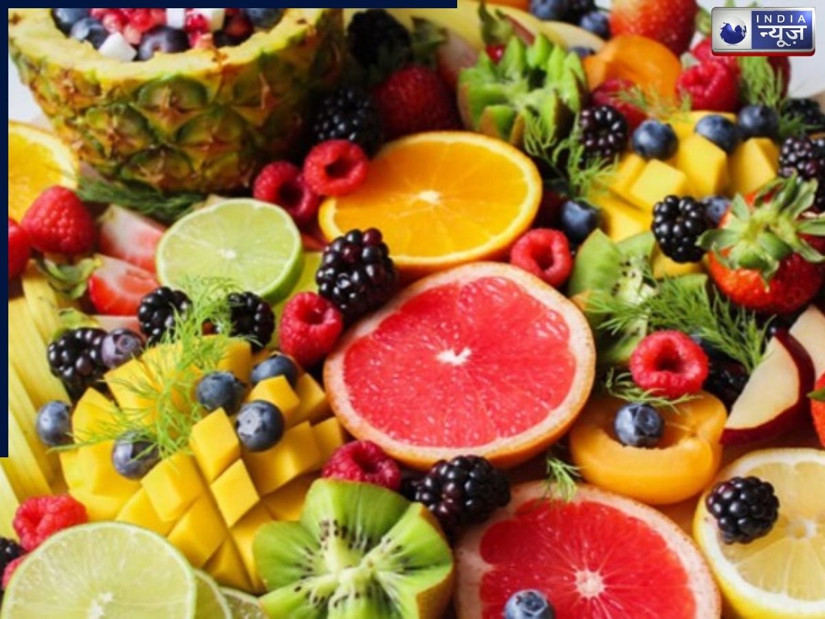 रात में फल खाना सही है या गलत? सेहत पर कैसा पड़ता है प्रभाव, जानिए सही टाइमिंग और एक्सपर्ट की सलाह