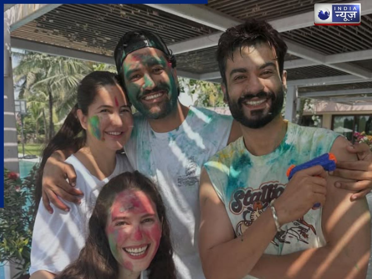 Vicky and Katrina's romantic Holi - Photo Gallery
