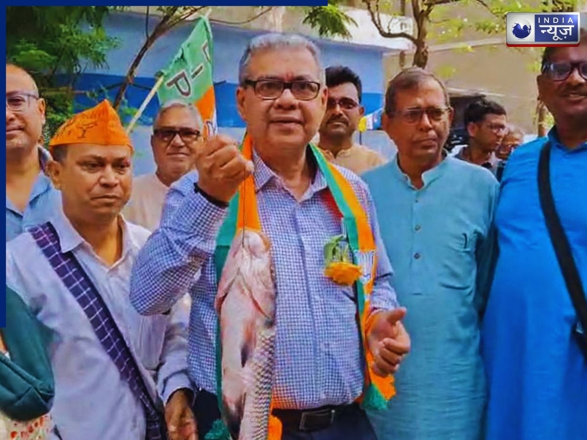 West Bengal Election: मछली हाथ में लेकर घर-घर मांगे वोट, BJP कैंडिडेट का अजब प्रचार, सीएम को तगड़ा जवाब?
