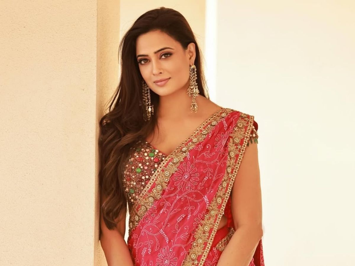 Shweta Tiwari Pink Saree Look - Photo Gallery