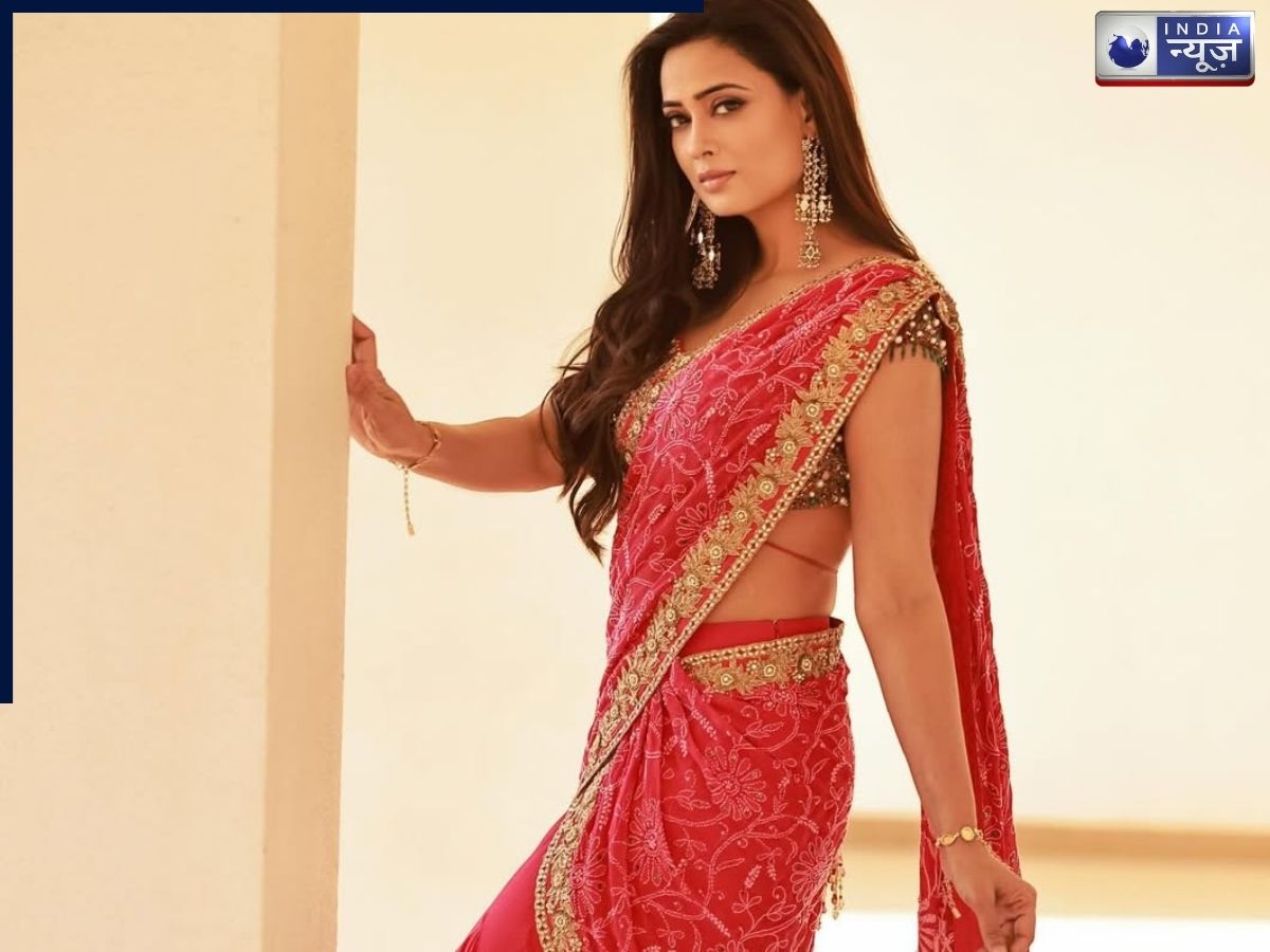 Shweta Tiwari in an embellished pink saree featuring buta work. - Photo Gallery