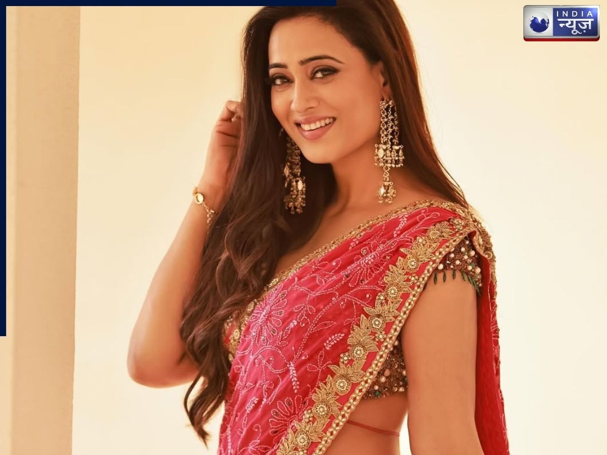 Shweta Tiwari's accessories added a touch of sheer brilliance to her look. - Photo Gallery