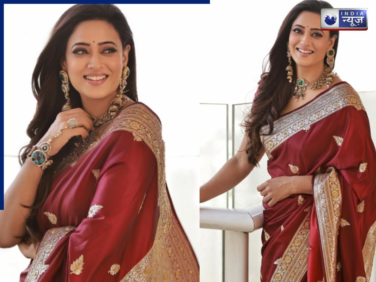 Shweta Tiwari's Hand Jewelry and Bindi - Photo Gallery