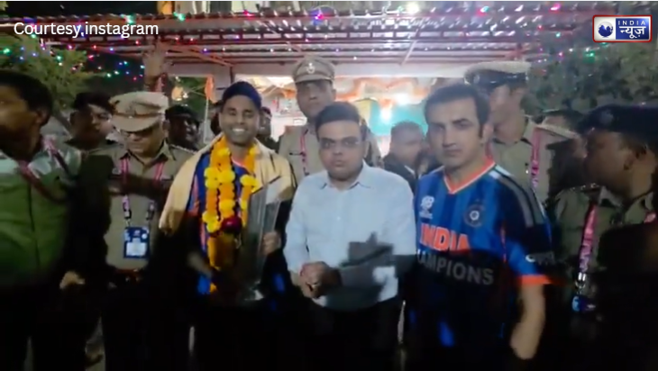बजरंगबली के ‘भक्त’ बने वर्ल्ड चैंपियन, अहमदाबाद में जीत के बाद मंदिर पहुंचे सूर्या और उनके साथी, देखें वीडियो