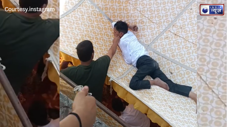 आसमान से टपके, टेंट में अटके: शादी में टेंट फाड़ एंट्री देख बारातियों की रुकी सांसें, वजह जान कर छूटे हंसी के फव्वारे!