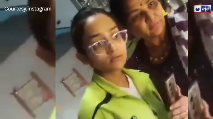 ट्रेन की बर्थ बनी ‘जंग का मैदान’, बदतमीज मां-बेटी की हरकत से यात्री परेशान फिर जो हुआ…देखें वीडियो!