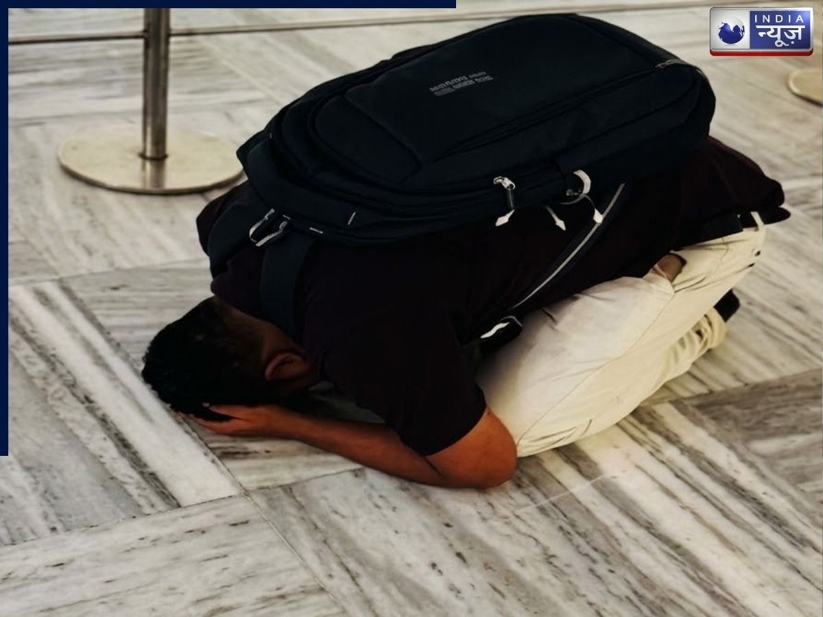 UP PCS Result 2024: 22वीं रैंक आते ही मंदिर में फूट-फूटकर रोने लगे आनंद, संघर्ष की कहानी सुन भर आएंगी आंखें