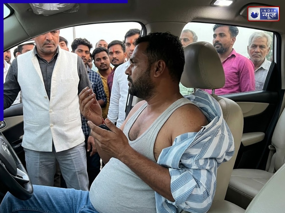 Viral Video: नई गाड़ी लेकर बच्चों को घुमा रहा था व्यक्ति, बच्चा चोर समझ लोगों ने कर दी धुनाई