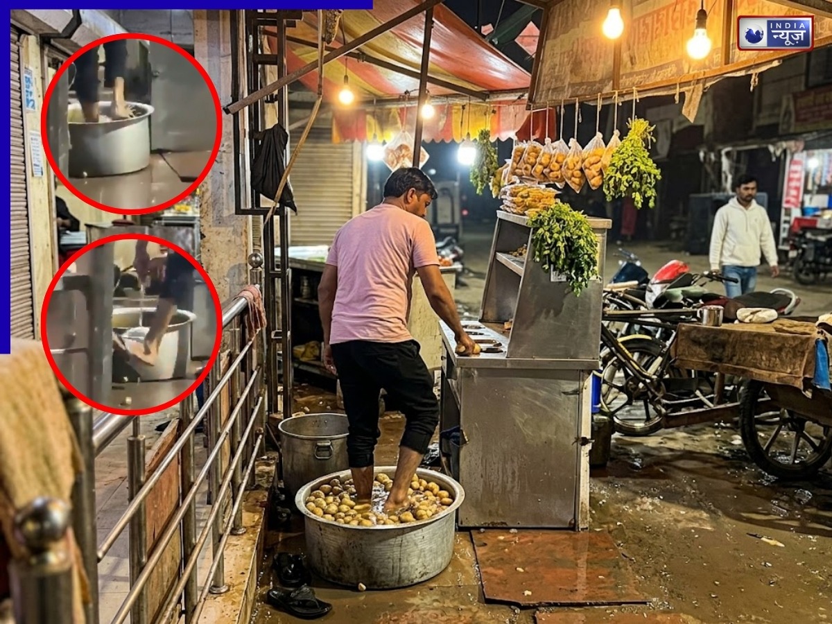 टिक्की-चाट की दुकान पर दिखा घिनौना नजारा, वेंडर चप्पल पहनकर पैरों से धो रहा था आलू, वीडियो वायरल