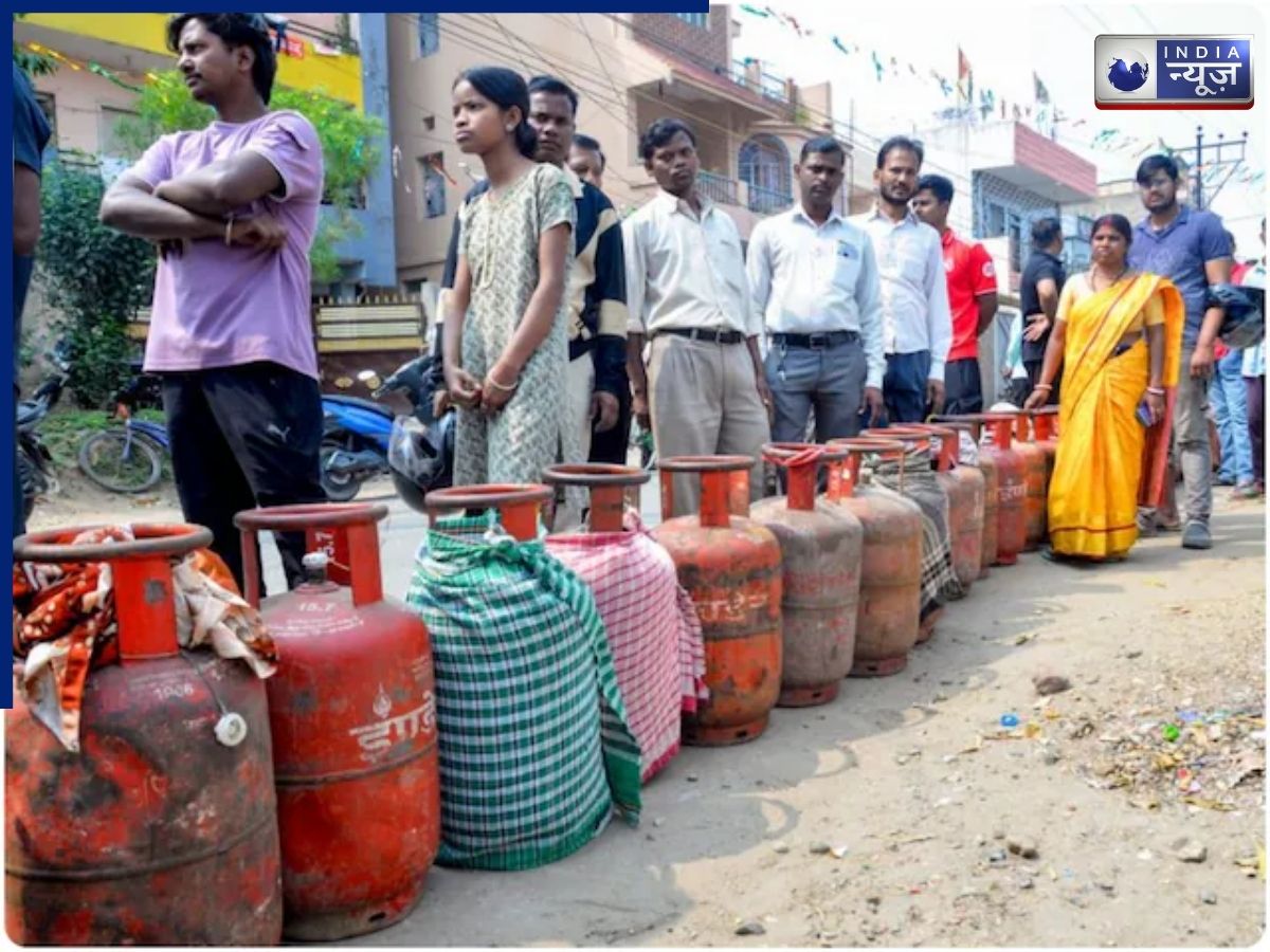 LPG Gas Crisis: पटना में गैस के लिए मारामारी, प्रशासन का दावा–स्टॉक पर्याप्त, छापेमारी के साथ हेल्पलाइन नंबर जारी