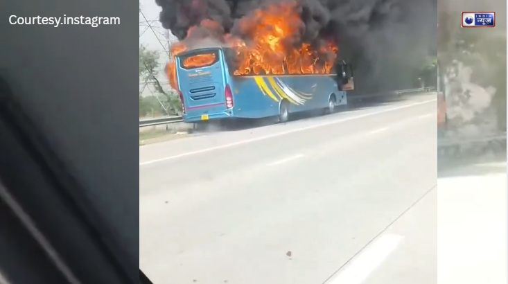 यमुना एक्सप्रेसवे पर जा रही बस बनी ‘आग का गोला’, मथुरा के नौहझील में श्रीलंकाई पर्यटकों ने खिड़कियों से कूदकर बचाई जान!