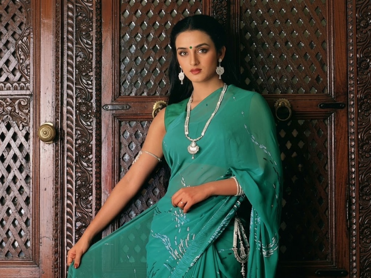 present life of farah naaz - Photo Gallery