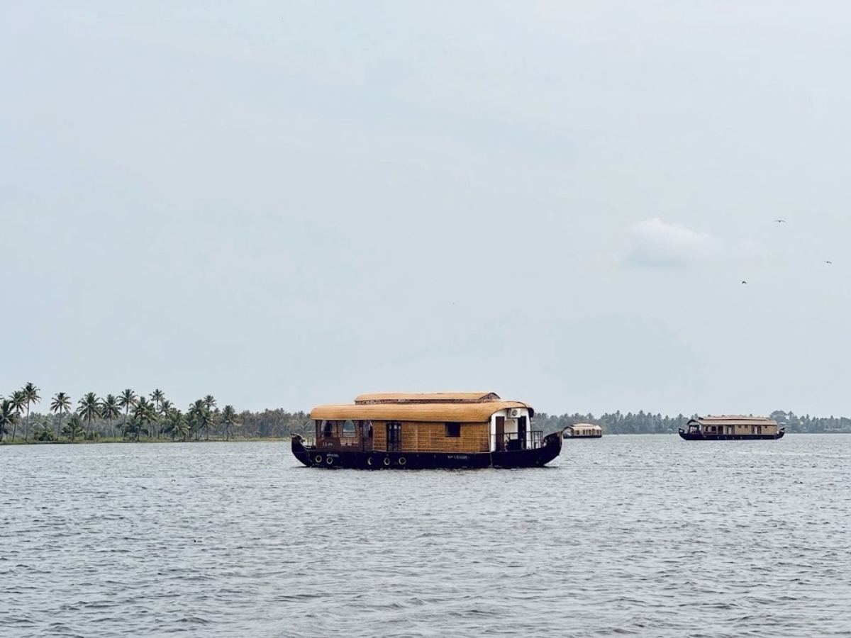 It is compared to Venice. - Photo Gallery