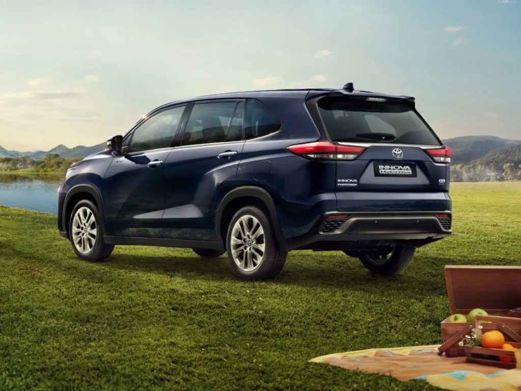 7-Seater Family Car - Photo Gallery