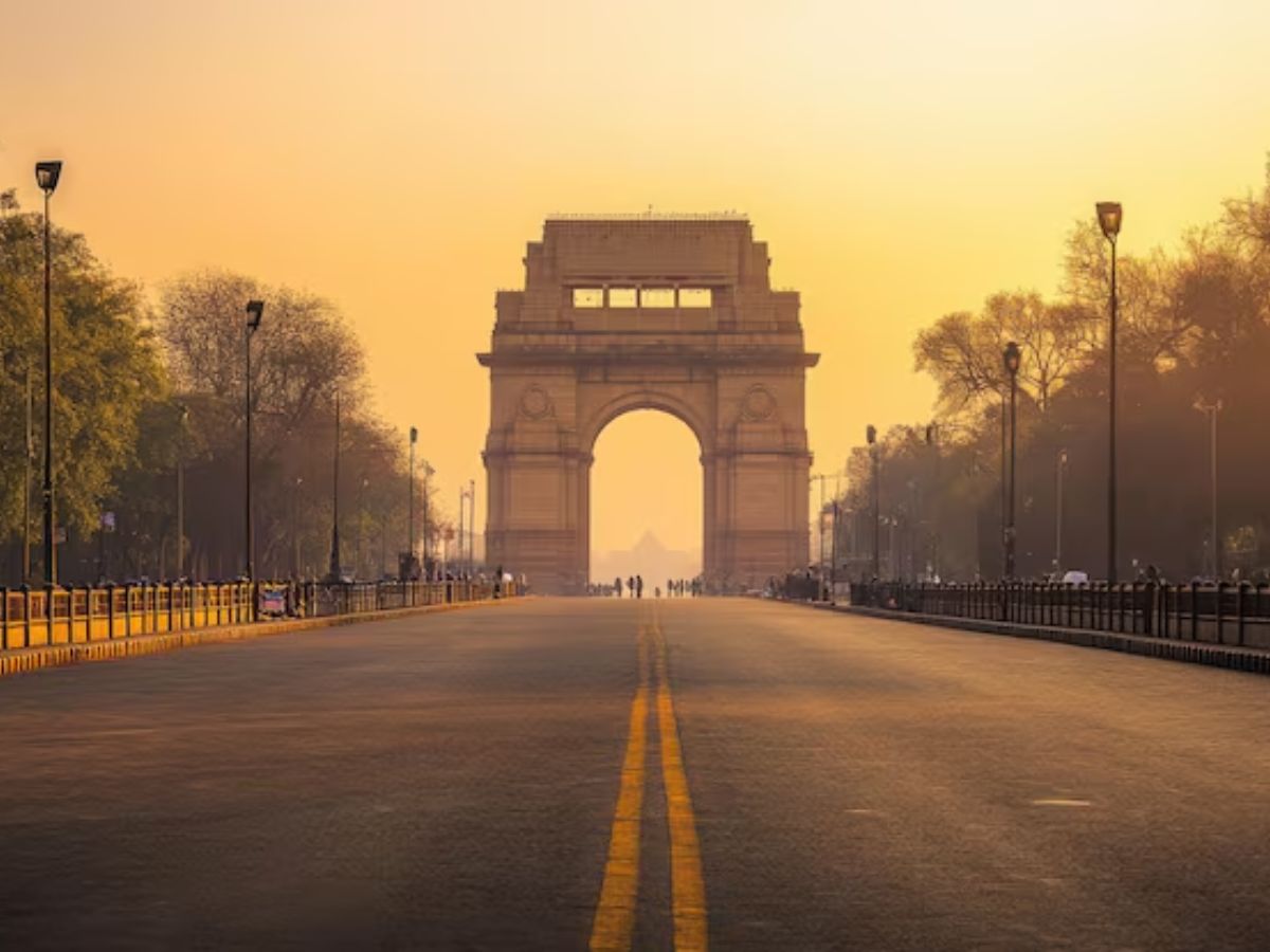 Aaj Ka Mausam: गर्मी से आज बदलेगा मौसम का मिजाज! आंधी-बारिश का अलर्ट, जानें दिल्ली से यूपी तक का हाल