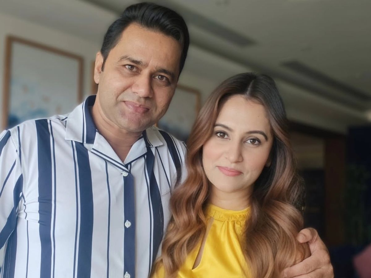 Aakash Chopra Family - Photo Gallery