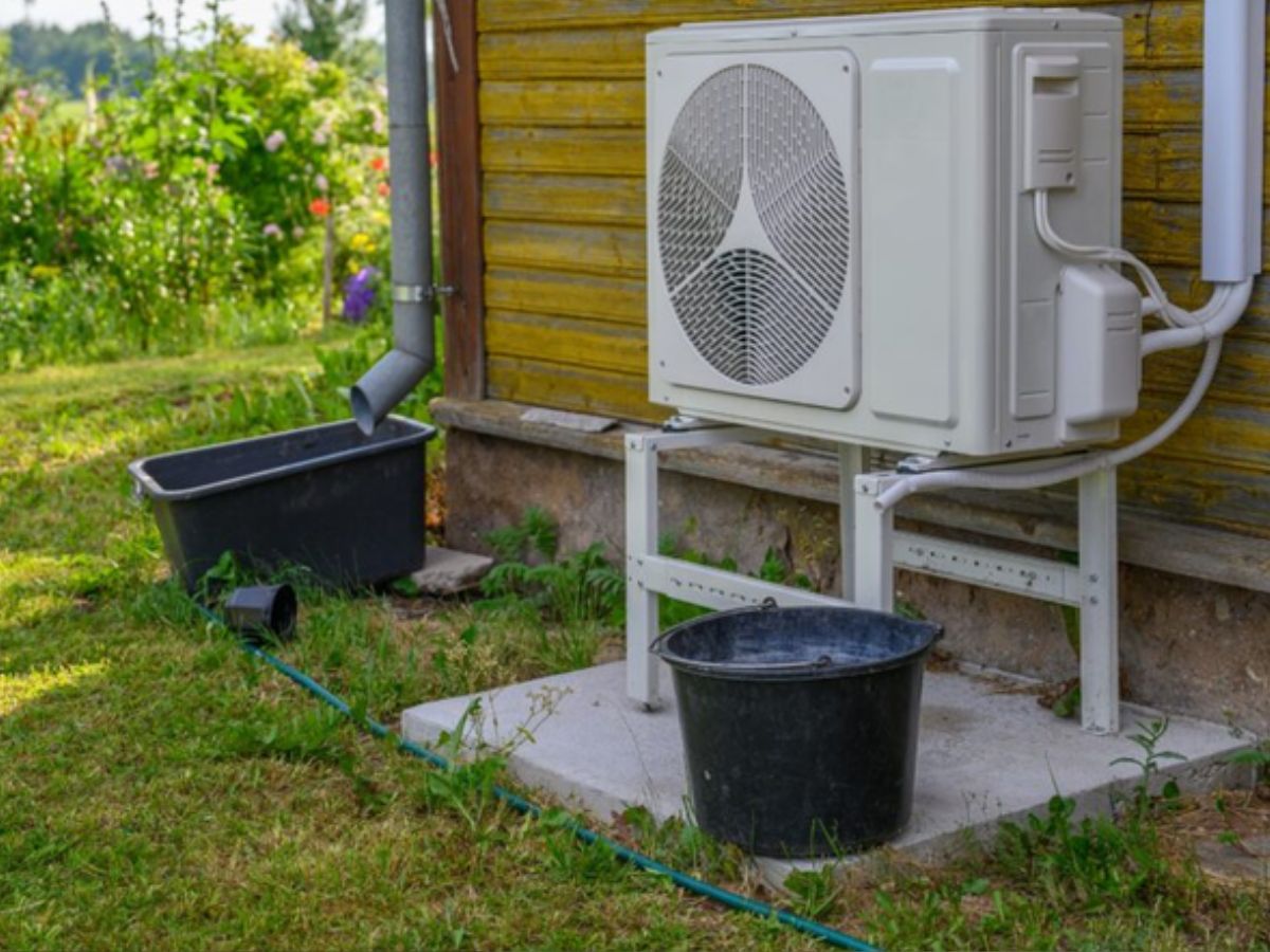 AC Water Precautions: क्या इनवर्टर बैटरी में डाल सकते हैं ‘एसी का पानी’? कहां-कहां इस्तेमाल करने पर है ‘सख्त मना’!