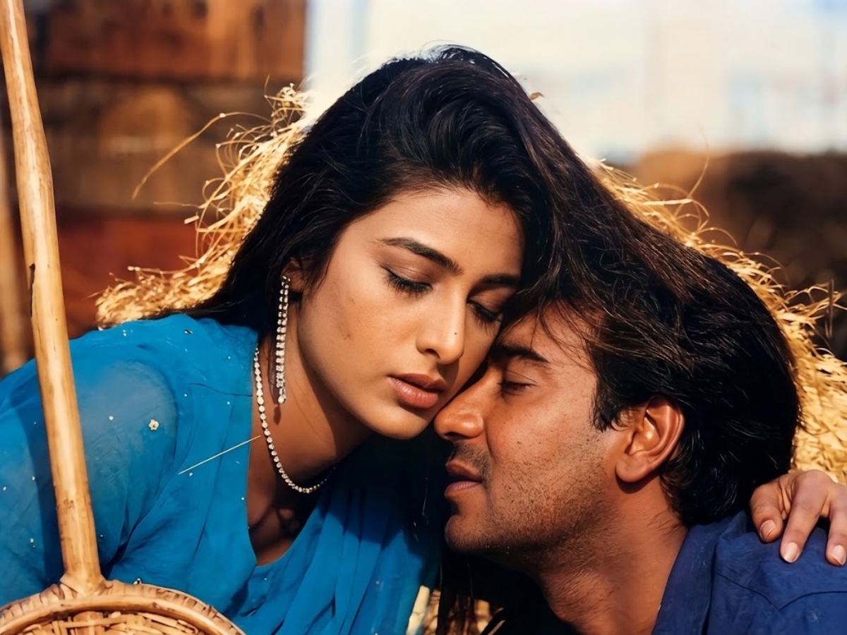 Ajay devgn and tabu - Photo Gallery