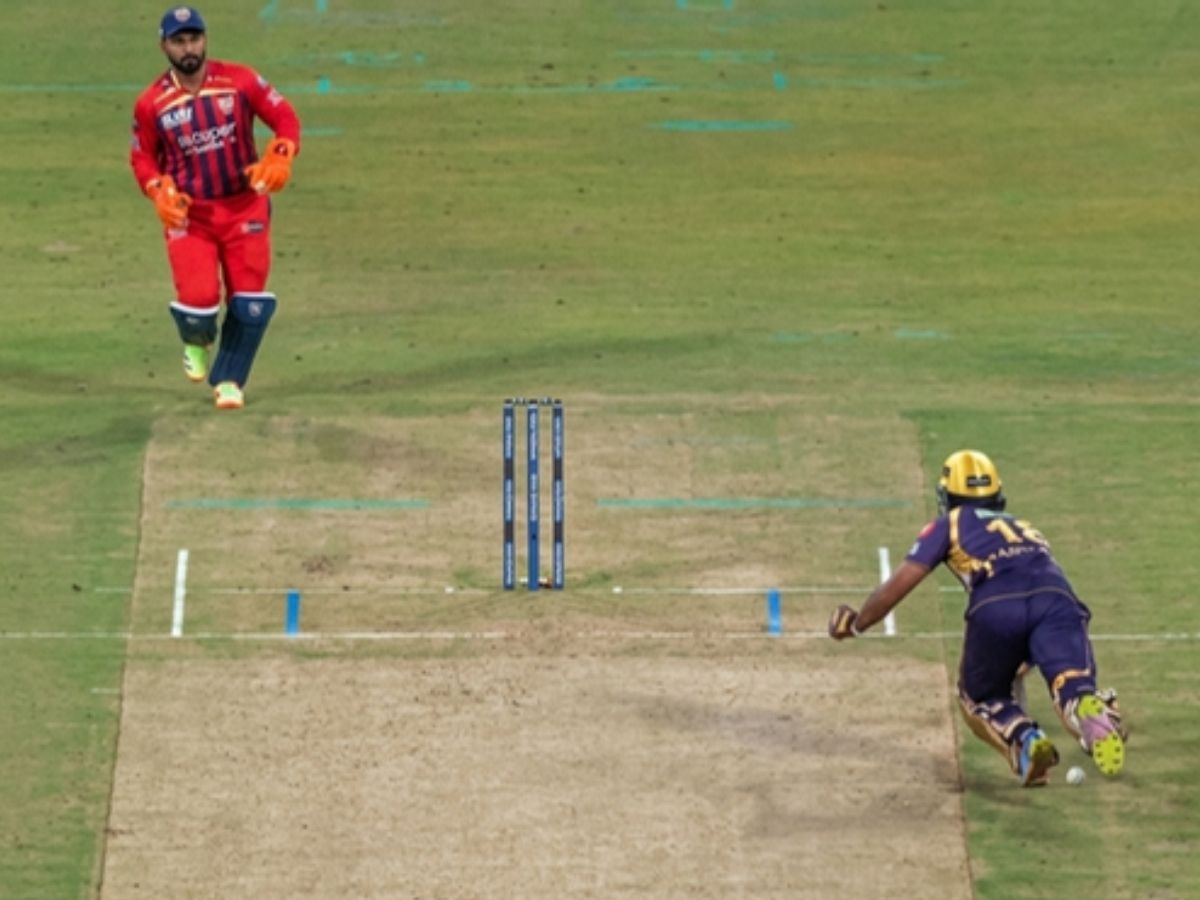 Angkrish Raghuvanshi: क्या होता है ऑब्स्ट्रक्टिंग द फील्ड? जिसके चलते अंगकृष रघुवंशी को दिया गया आउट, गुस्साकर हेलमेट फेंका