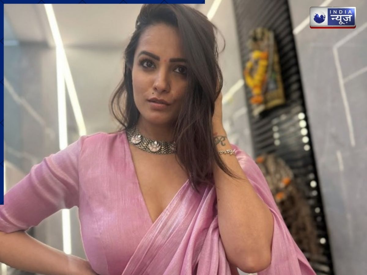 Anita Hassanandani's V-Neck Blouse Design - Photo Gallery