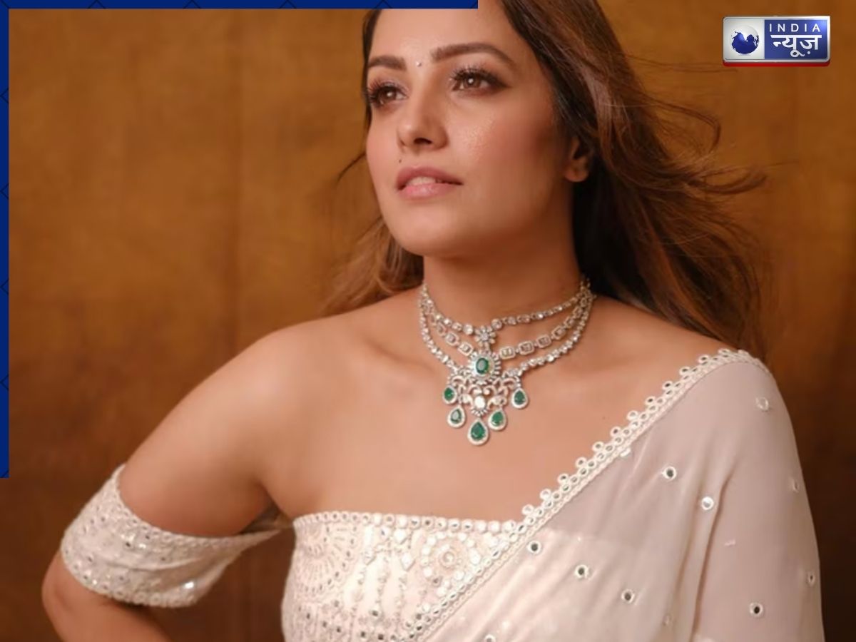Anita Hassanandani's Off-Shoulder Blouse Designs - Photo Gallery