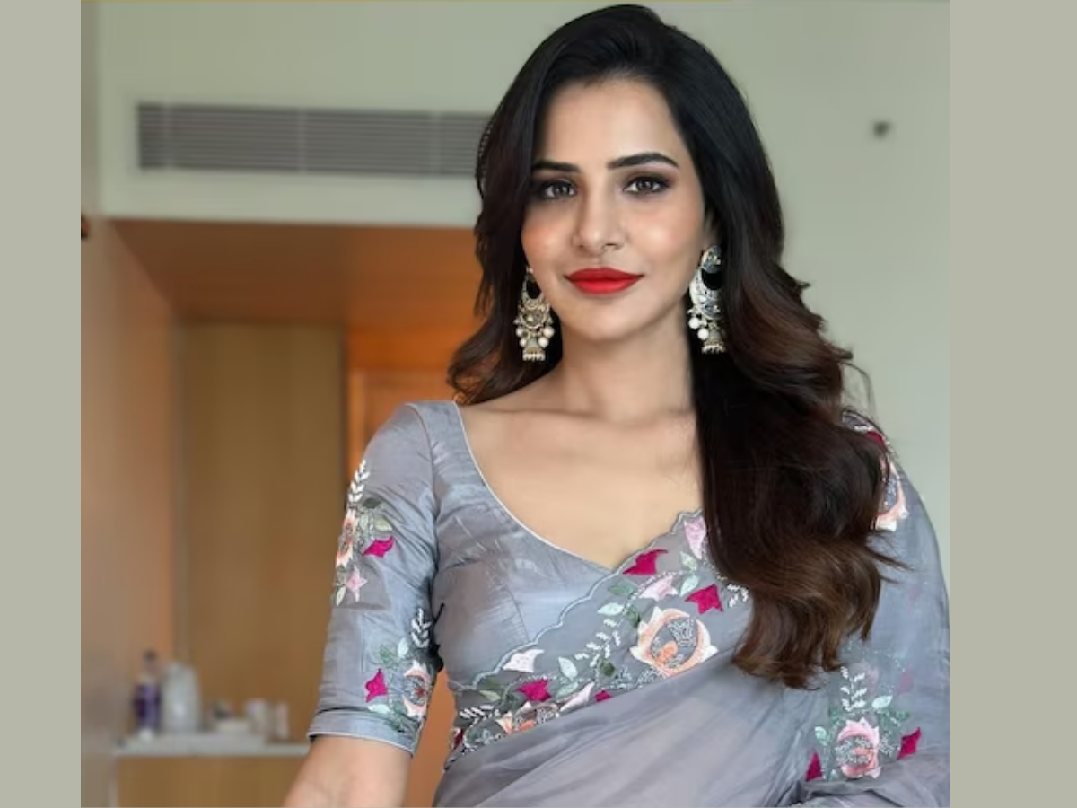 Ashu reddy alleged in defrauding for marriage - Photo Gallery