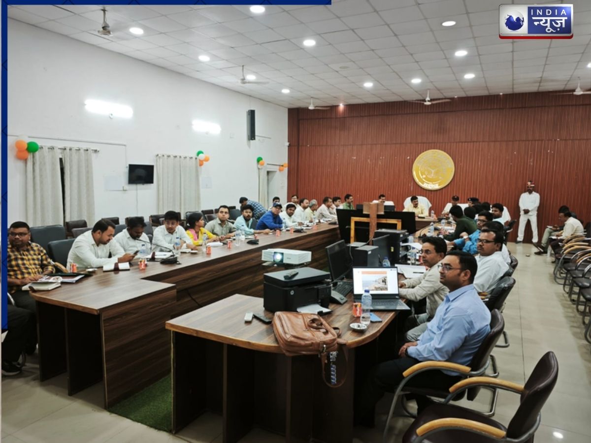 Ballia News: बलिया में बाढ़ से पहले एक्शन मोड में प्रशासन, 15 मई तक तैयारी पूरी करने का अल्टीमेटम