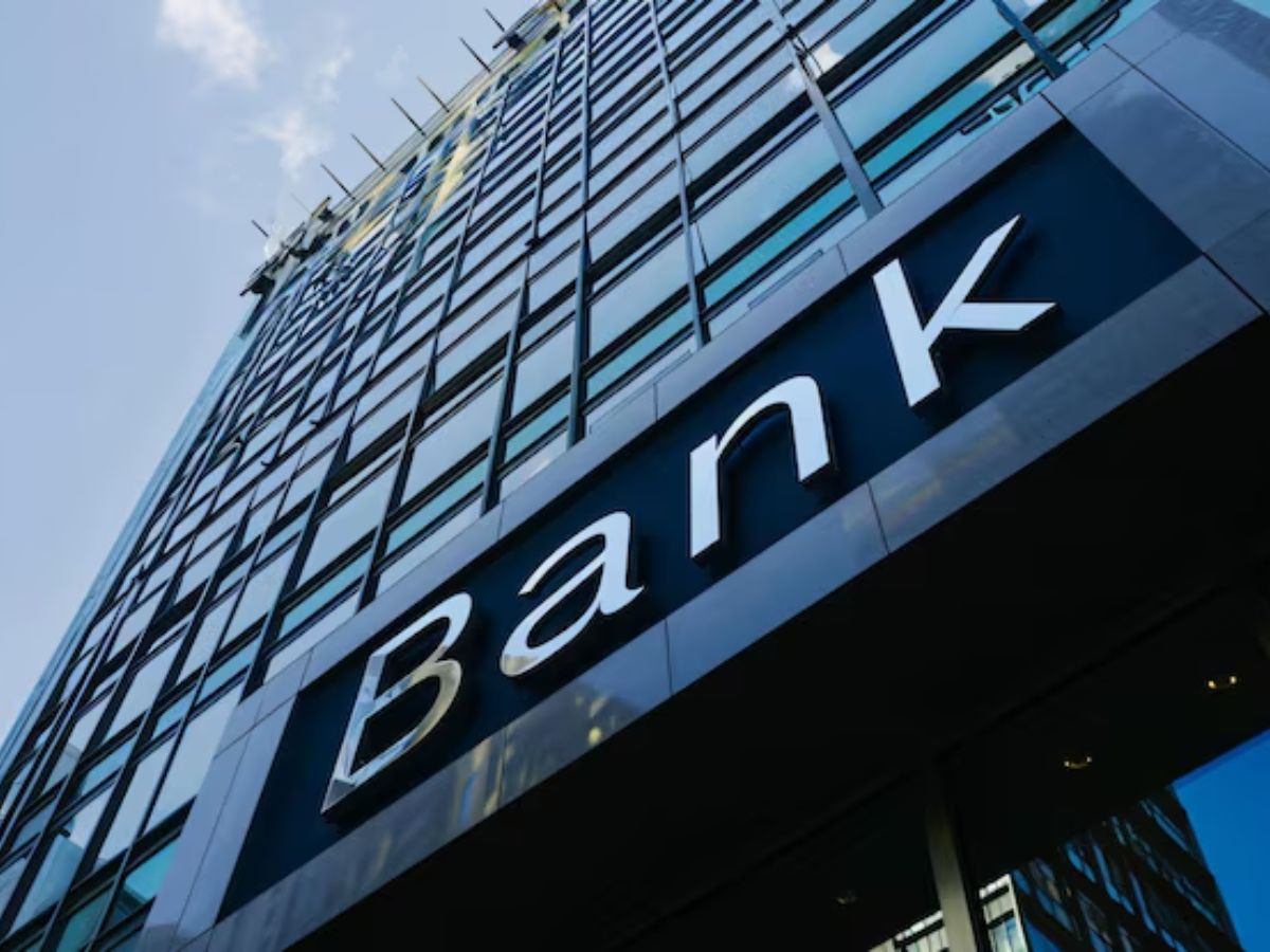 Bank Holidays In May 2026: मई में इन तारीखों को बंद रहेंगे बैंक, अभी चेक कर लें डेट