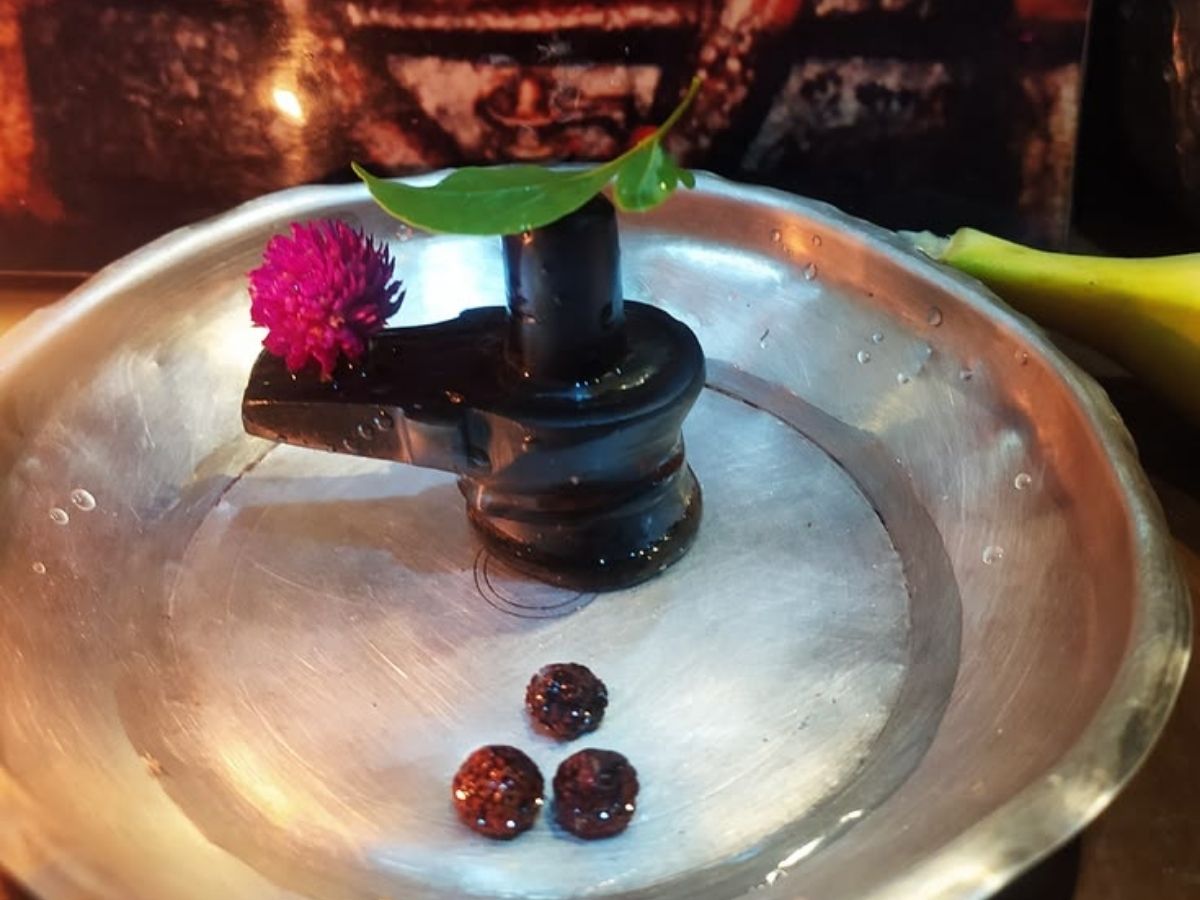 Best Direction to Place Shivling at Home - Photo Gallery