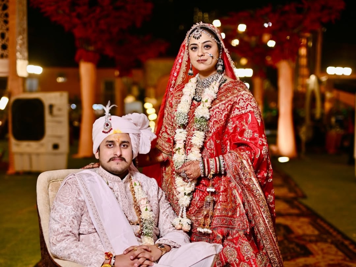 Rumors of Khesari Lal and Yamini affair - Photo Gallery