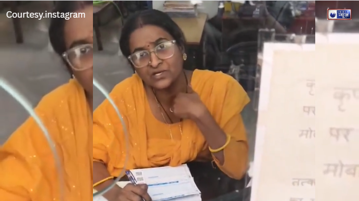 भोपाल स्टेशन पर लाइन में खड़ा रह गया यात्री, स्टाफ ने पीछे से दलाल को थमा दिया कन्फर्म टिकट, वीडियो वायरल होने के बाद मचा बवाल!