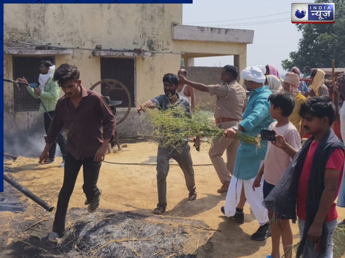 Chandauli Fire: घरों में लगी भीषण आग, बच्चों समेत कई झुलसे, डेढ़ घंटे की देरी से पहुंची दमकल की गाड़ी