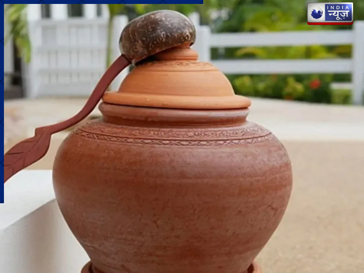 Place the earthen pot near the window - Photo Gallery